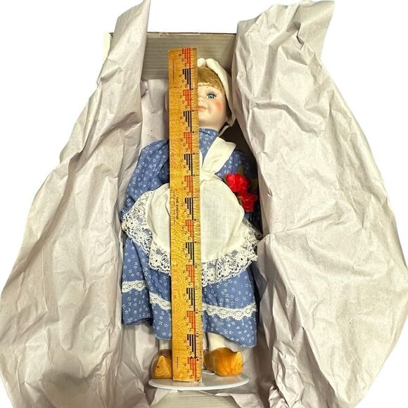 Vintage 1994 House of Lloyd Private Collection Jana Dutch Girl Porcelain Doll - Picture 6 of 10